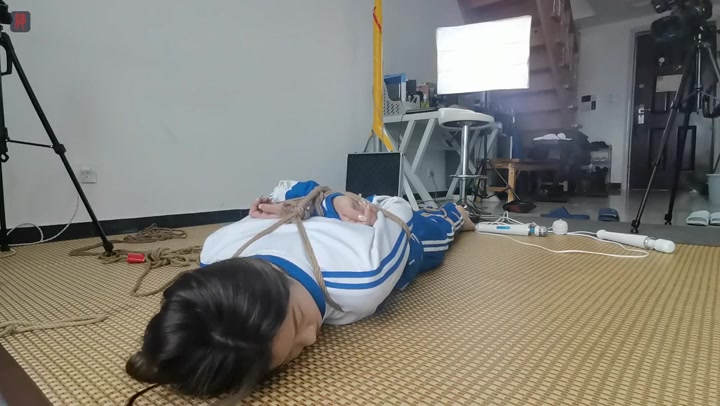 绳之韵 羽灵校服眼镜小学妹（下集）极限后高手、、长腿蛇缚，驷马，口球、TK Preview 3