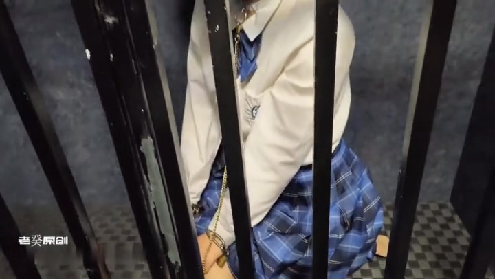 老癸原创 珊珊 铁索镣铐 牢笼关押 JK 肉丝 铁索 镣铐 关押 囚禁 打屁股 羞辱 Preview 1