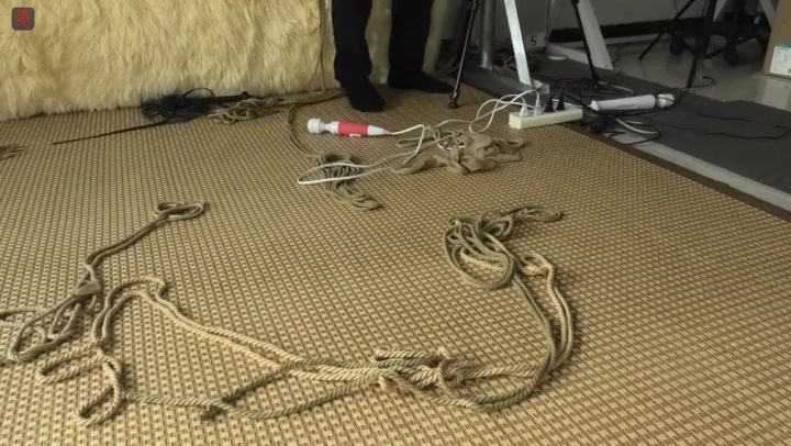 绳之韵 绑+堵+震“一步到位的试镜”系列，子曼试镜（第二集）肉丝透明旗袍，原味堵嘴、TK肉感小脚丫+第一集试镜花絮 Preview 3