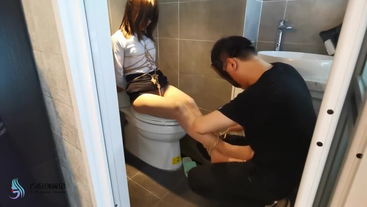 JS原创 卫生间的秘密 OL装 肉丝 鞋子捂嘴 TK 凌熙 Preview 1