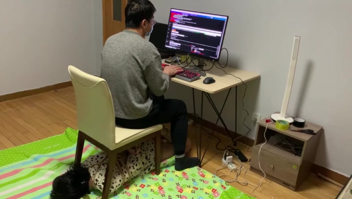 玩奴原创 美女牙牙小裙肉丝超紧分腿驷马椅下放置，博主边发新片边放置，真实初绑 Preview 4