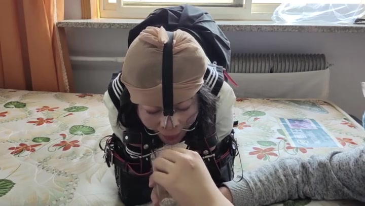 玩奴原创 人形犬口水分泌机的使用方法，棒棒糖入喉核酸检测，大量口水流不停，口环鼻钩 Preview 1