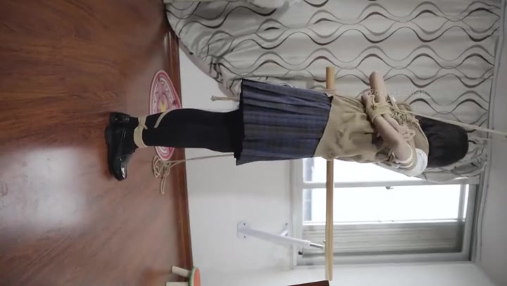 JFYX 新人试镜现役JK黑丝女子优等生室内捆绑挣扎制服鞋户外镣铐行走 Preview 2