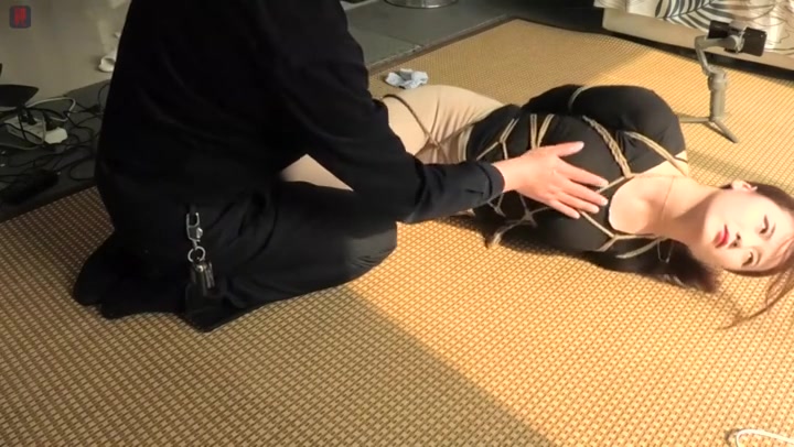 绳之韵 小九妹跳跳塞入，踩脚裤龟甲股绳自缚，原味棉袜堵嘴、驷马捆绑放置 Preview 3