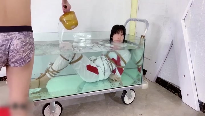 灵粒学生服水缸捆绑 Preview 4
