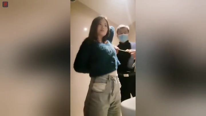 绳之韵 勤勉的小九妹，外出吃饭也不能忘了咱们的“专业”，趁着上菜的空隙，把她带到洗手间里来一段苏秦背剑式捆绑练习 Preview 1