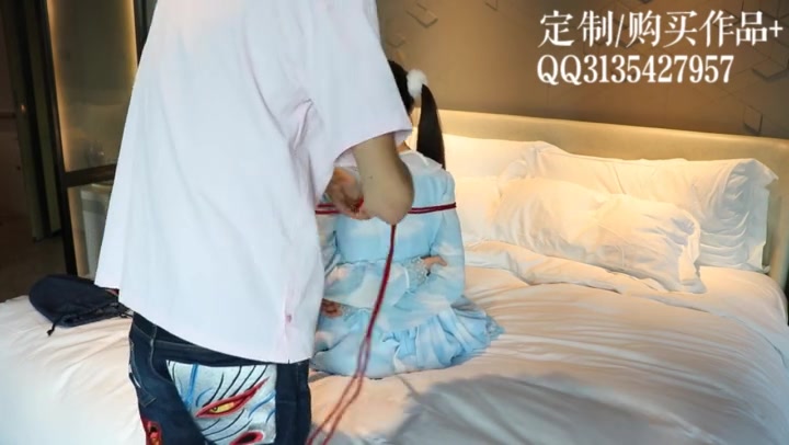 咕咕精 lo娘茶茶の绝望足底TK体验2！有什么比双马尾萝莉的嫩足在胯下扭动挣扎更诱人呢？ Preview 1
