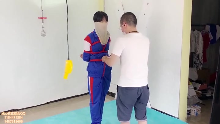 xiao素素 校服运动鞋白色棉袜 被大叔TJ系列（第五集） Preview 3