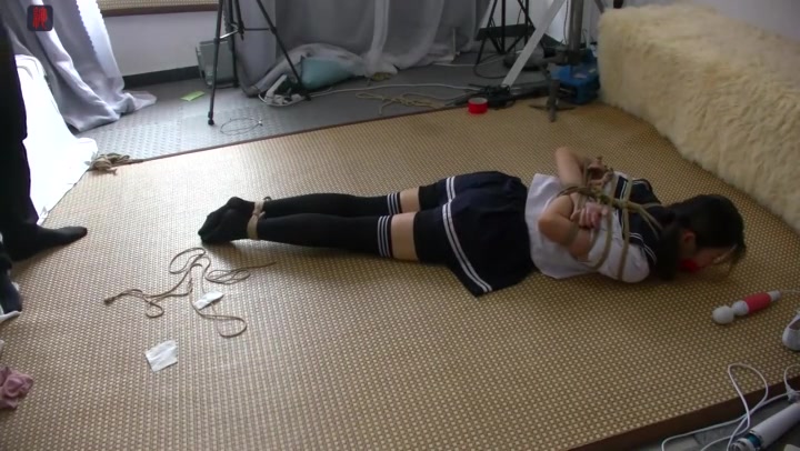 绳之韵 JK小学妹瑾瑜的假期系列绳地狱（上集）过膝袜、水手服，捆绑、鞭打、踩踏 Preview 2
