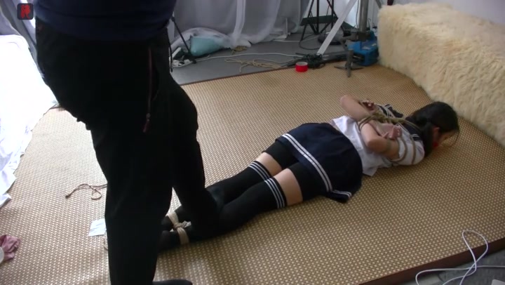 绳之韵 JK小学妹瑾瑜的假期系列绳地狱（上集）过膝袜、水手服，捆绑、鞭打、踩踏 Preview 3