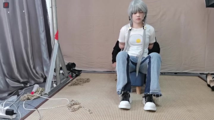 绳之韵 叛逆女大学生王雨的另类体验（第一集）牛仔裤、白袜后观音 Preview 1