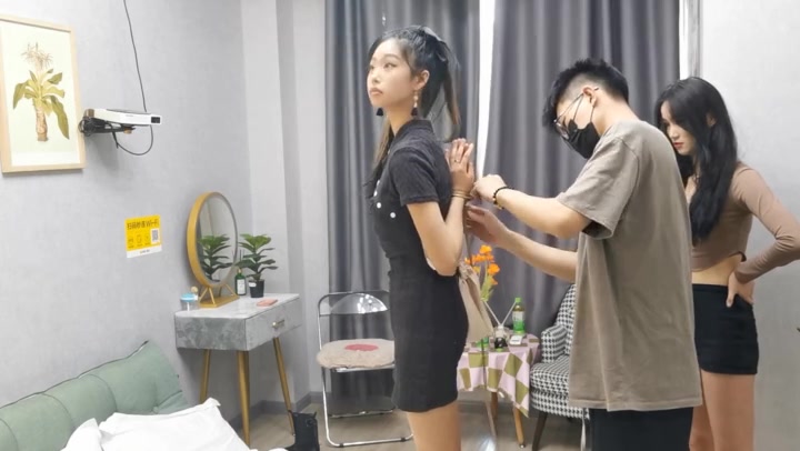奥特曼 新妹子 于惠和小文，两个舞蹈生闺蜜 Preview 1