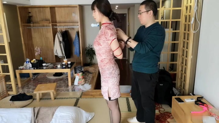 随心原创 杨阳 粉色旗袍 五花 驷马 红色硅胶口球塞紧 衣服太小了 身材不能完美体现 Preview 1