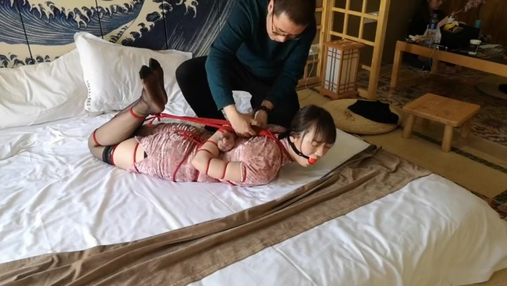 随心原创 杨阳 粉色旗袍 五花 驷马 红色硅胶口球塞紧 衣服太小了 身材不能完美体现 Preview 3