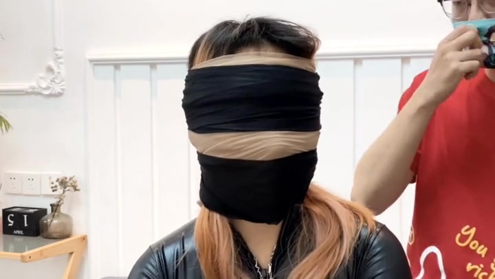 默示录 小伊 第一次体验，丝袜层层蒙脸，6层丝袜，再进行脸部SPA，别样感受 Preview 3