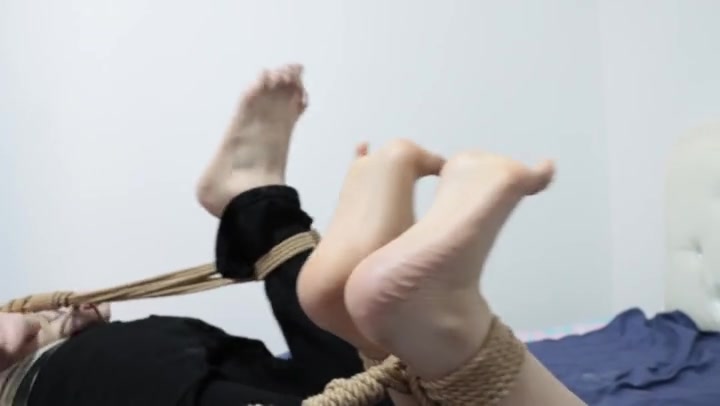 姐弟遭劫逃脱未遂惨遭驷马捆堵封眼挠脚心折磨 Preview 4