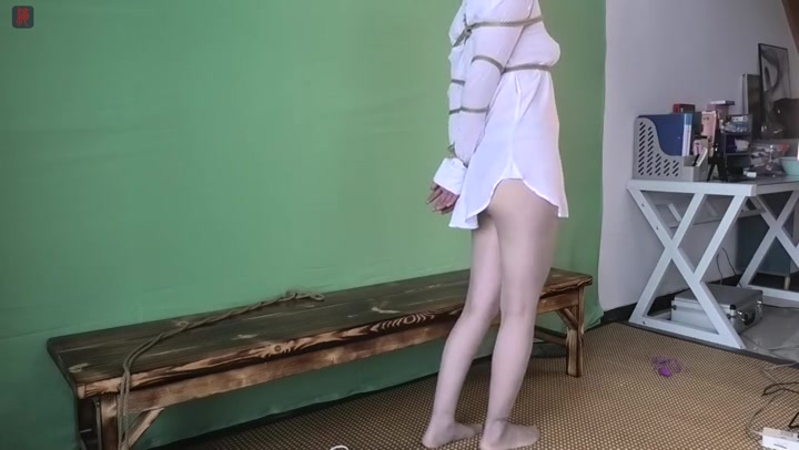 绳之韵 婉约诗韵少妇演绎另类魅惑（上集）后手绑，口球口水，条凳分腿固定，鞭打 Preview 2