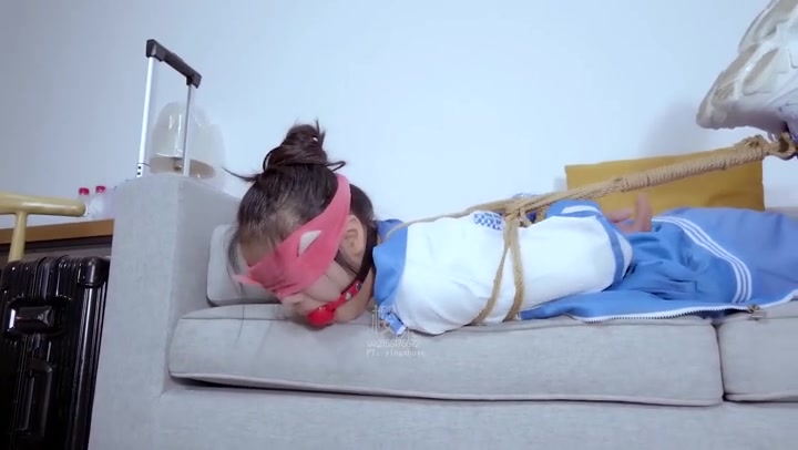 樱束原创 悠悠初体验（上）首次试镜，超敏感身体，对各种道具充满好奇 Preview 4