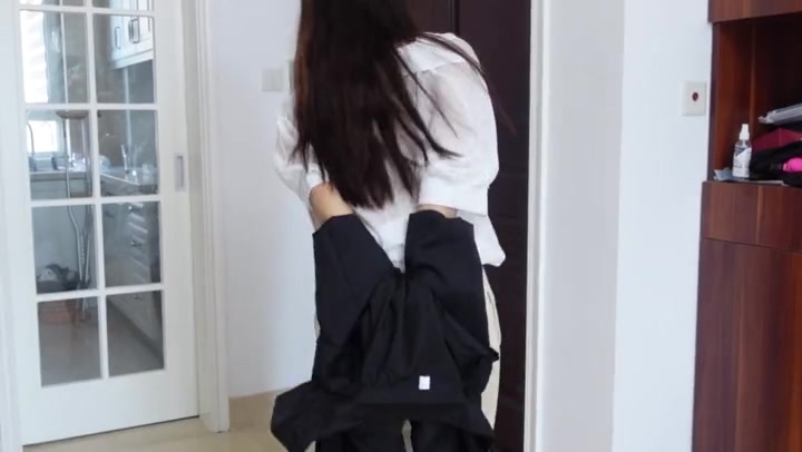 树屋轻调 入室抢劫：OL打扮裤里丝的灵灵下班回家遭遇歹徒，被胶带KB挣扎、被歹徒玩 Preview 3