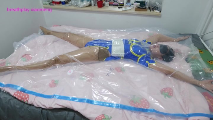 小萌同学 小御學姐化身春麗被真空袋壓縮 Preview 2