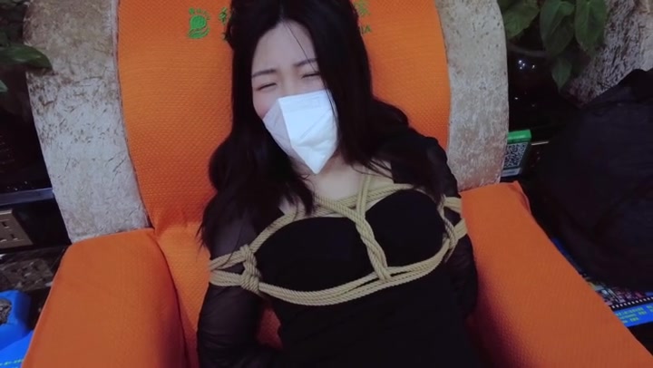 晓鹿绳艺 我不尴尬尴尬的就是别人 被带上遥控玩具接受小哥哥的服务，被玩具各种刺 Preview 3