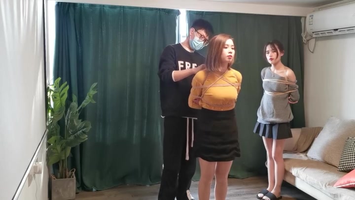 奥特曼 葡萄和雪碧双人挣扎 两姐妹相解绳子 Preview 2