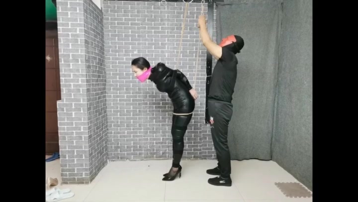 女同好体验吊缚+柔柔奴皮衣高跟直臂吊缚 Preview 3