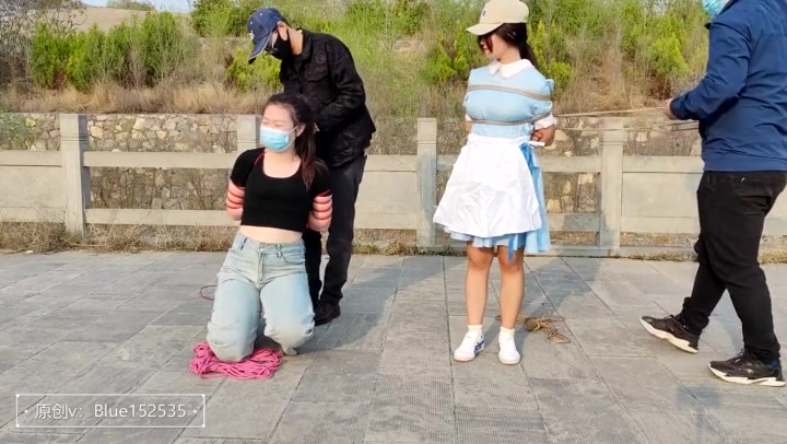 一绳所爱 四个女孩山顶捆绑玩耍 Preview 1
